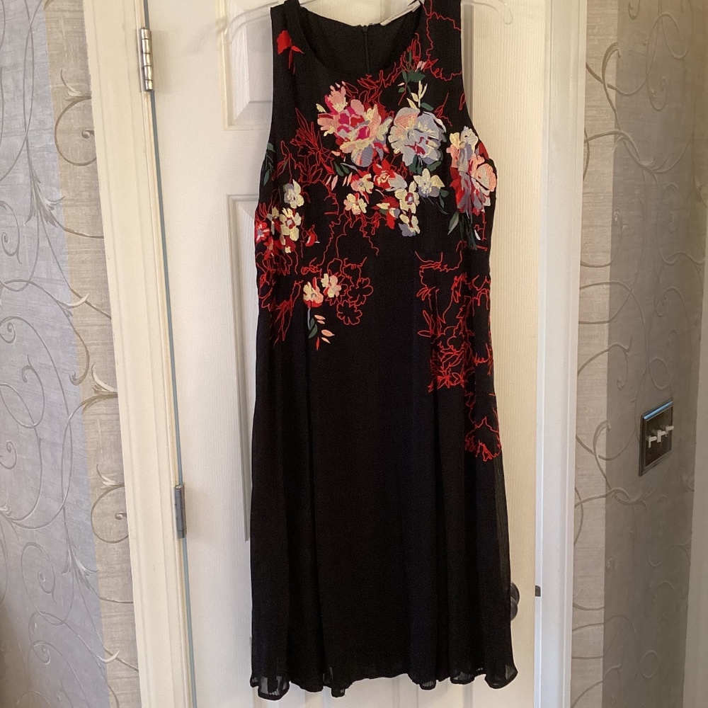 Soft Surroundings embroidered Cadenza dress size 6